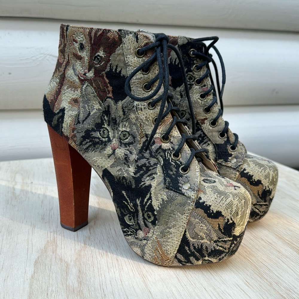 Original Jeffrey Campbell Lolita Cat Tapestry platform booties size 6